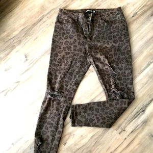 Design Lab distress jeans